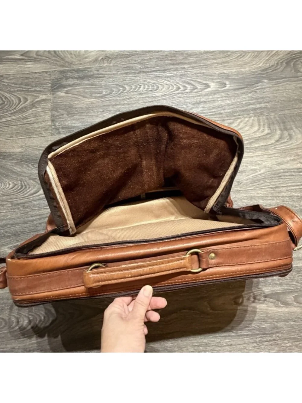 Yury Bags Colombian Leather Briefcase Messenger Crossbody Satchel Cognac Vintage